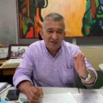 una persona, armando acuña presidente del partido verde en el Huila.