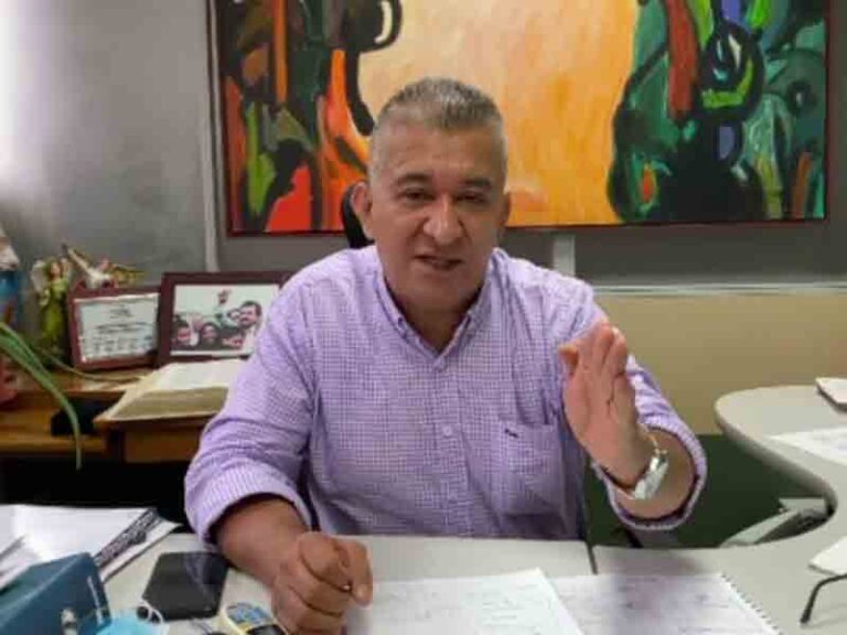una persona, armando acuña presidente del partido verde en el Huila.